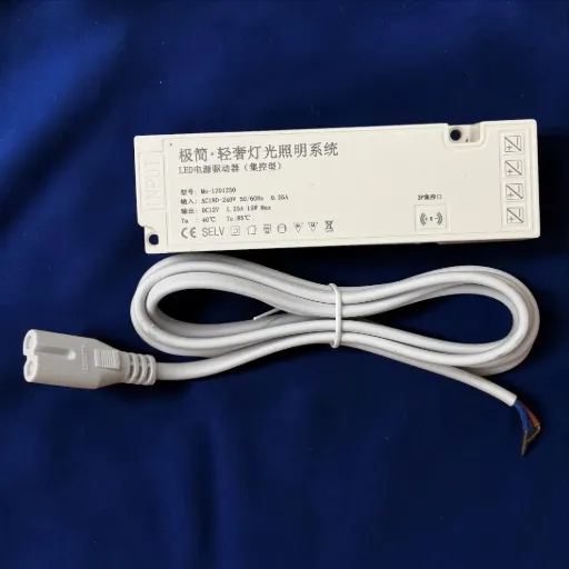 [Mo-1201250
极简•轻奢灯光照明系统
LED电源驱动器（集控型）
型号：Mo-1201250
输入: AC180-240V 50/60Hz 0.35A
输出：DC12V 1.25A 15W Max
Ta: 40°C Tc: 85°C CE SELV] Power Supply — 15W, 12V, Dressing Room