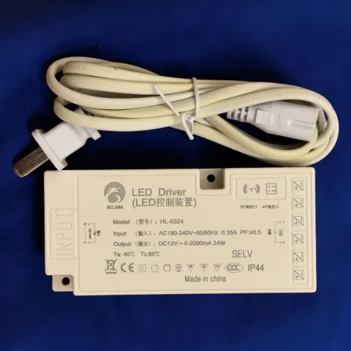 [HL-0324 Helong
LED Driver（LED控制装置）
Model（型号）：HL-0324
Input: AC180-240V~50/60Hz 0.35A .PF:20.5
Output : DC12V - 0-2000mA 24W
Ta: 40°C Tc:85°C
CE SELV IP44] باور سبلاي 12 فولت دريسينج روم  24 وات