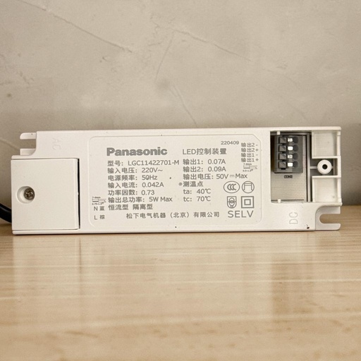 [Panasonic LED控制装置
型号：LGC11422701-M 
输入电压：220V~
电源频率：50Hz
输入电流：0.042A
功率因数：0.73
輸出怠功率：5W Max
输出1:0.07A
輸出2:0.09A
输出电压: 50V-Max
测温点
ta: 40°C tc: 70°C
SELV] درايفر 5 وات - باناسونيك 70-90 مللي امبير