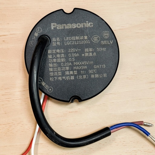 [Panasonic
品名：LED控制装置
型号：LGC21212001
SELV
额定电压：220V~ 50Hz
輸入流：0.09A・●測温点
功率因数：0.5
输出：0.20A MAX45V=
输出总功率：MAX9W GN713
恒流型 隔离型 tc:90°C
松下电气机器（北京）有限公] LED Driver — باناسونيك, 9W, 200mA