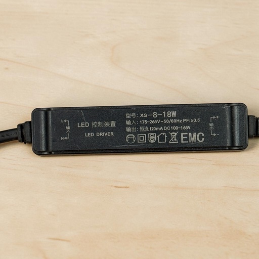 [LED 控制装置
LED DRIVER
型号：XS-8-18W
输入：175-265V~50/60Hz PF:20.5
输出：恒流120mA DC100-165V] LED Driver (Plastic Case) — 8-18W, 120mA