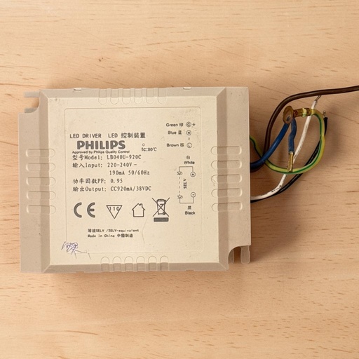 [PHILIPS LB040U-920C
LED DRIVER LED 控制装置
Approved by Philips Quality Control
Model:LB040U-920C
Input: 220-240V - 190mA 50/60Hz
功率因数PF:0.95
Output: CC920mA/38VDC
tc:80°C] LED Driver — فيليبس, 40W, 920mA