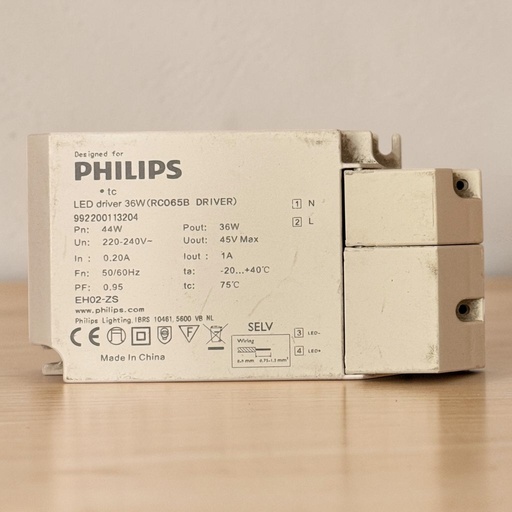 [Designed for PHILIPS
LED driver 36W (RC065B DRIVER)
992200113204
Pn: 44W
Un: 220-240V~
In : 0.20A
Fn: 50/60Hz
PF: 0.95
Pout: 36W
Uout: 45V Max
lout : 1A
ta: -20...+40°C
tc: 75°C
EH02-ZS
www.philips.com
Philips Lighting, IBRS 10461, 5600 VB NL CE SELV tc
Made In China] درايفر 36 وات - فيليبس 1000 مللي امبير