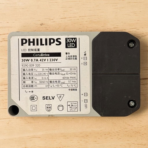 [PHILIPS 30W LED 30W 0.7A 42V | 230V
LED 控制装置
CertaDrive
9290 009 320
输入功率 Pn：35 W
输出功率Pout：30 W
输入电压Un:220-240 V
输出电压Uout:32-42Vdc 60Vdc MAX.
输入电流In：0.16 A
频率fn: 50/60 Hz
输出电流lout：0.7 Adc
功率因数 PF：0.9
ta: 0...+50 °C tc: 75 °C
中国制造 CCC SELV F] درايفر 30 وات - فيليبس 700 مللي امبير