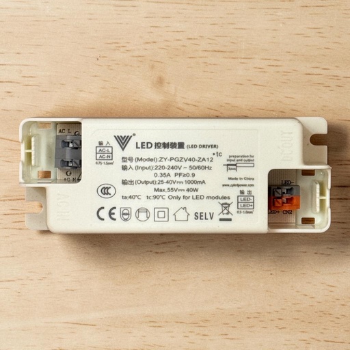 [LED控制装寵 (LED DRIVER)
(Model):ZY-PGZV40-ZA12
输入 （Input) 220-240V~50/60Hz
0.35A PF20.9
(Output):25-40V = 1000mA
Мax 55V = 40W
ta:40°C tc:90°C Only for LED modules] درايفر 40 وات 1000 مللي امبير -  بلاستيك