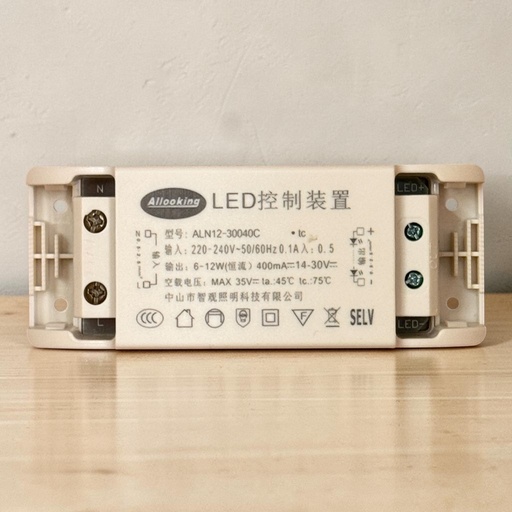 [Allooking LED控制装置
ALN12-30040C
输入 220-240V~50/60Hz0.1A入：0.5
输出：6-12W（恒流）400mA = 14-30V = 
空载电压：MAX 35V= ta.：45C tc.：75°C
中山市智观照明科技有限公司
CCC F SELV] درايفر 6-12 وات - اللوكينج 400 مللي امبير