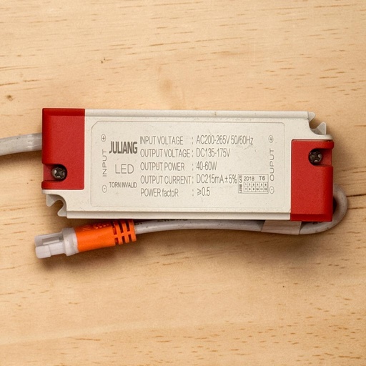 [JULIANG 40-60W
INPUTVOLTAGE : AC200-265V 50/60HZ
OUTPUTVOLTAGE: DC135-175V
OUTPUT POWER : 40-60W
OUTPUT CURRENT: DC215mA+5%  سوكت برتقالي دكر 
LED TORN INVALID
POWER factoR : ≥0.5] درايفر 40-60 وات 215 مللي امبير - بلاستيك