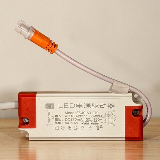 [HL LED电源驱动器
Model: FS40-60-270
AC180-265V 50-60Hz
DC270mA 130 - 160V
40-60W
Ta:45°C Tc:75°C
过势骰护 短路保护
سوكت برتقالي دكر] درايفر 40-60 وات 270 مللي امبير - بلاستيك
