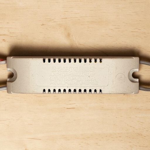 [区块链灯专用电源
INPUT: 170V-265V50/60H2
OUTPUT: 90V-162V 180mA
بدون سوكت] LED Driver (Plastic Case) — 30W, 180mA