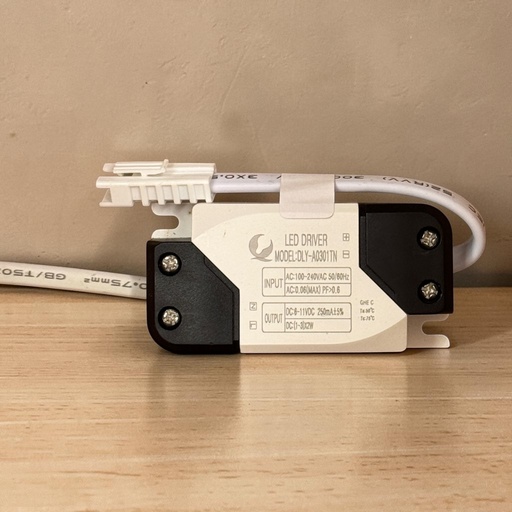 [LED DRIVER 
MODEL:DLY-A0301TN
INPUT AC:100-240VAC 50/60Hz.
INPUT AC:0.06(MAX) PF>0.6
OUTPUT DC:6-11VDC 250mAl5%
OUTPUT DC:(1-3)X2W .
سوكت اسود ٣ تكه] درايفر 6+6 وات 300 مللي امبير - بلاستيك