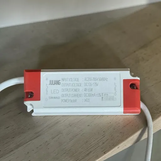 [JULIANG 48-55W
INPUTVOLTAGE : AC200-265V 50/60HZ
OUTPUTVOLTAGE: DC135-175V
OUTPUT POWER : 48-55W
OUTPUT CURRENT: DC300mA+5%  سوكت برتقالي دكر 
LED TORN INVALID
POWER factoR : ≥0.5] LED Driver (Plastic Case) — 48-55W, 300mA