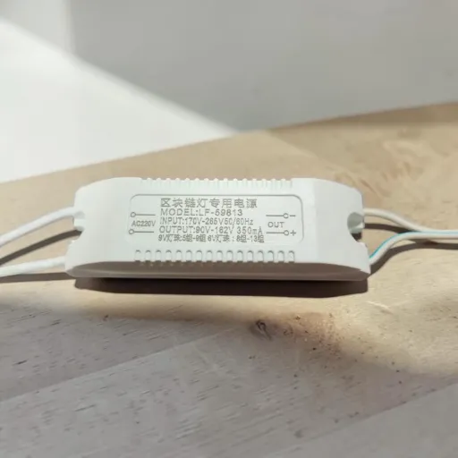 [区块链灯专用电源
MODEL:LF-59813
INPUT:170V-265V50/60Hz
OUTPUT:90V-162V 350mA
9V珠：5组-9组6VXT珠：6组-13组] درايفر 50 وات 350 مللي امبير - بلاستيك